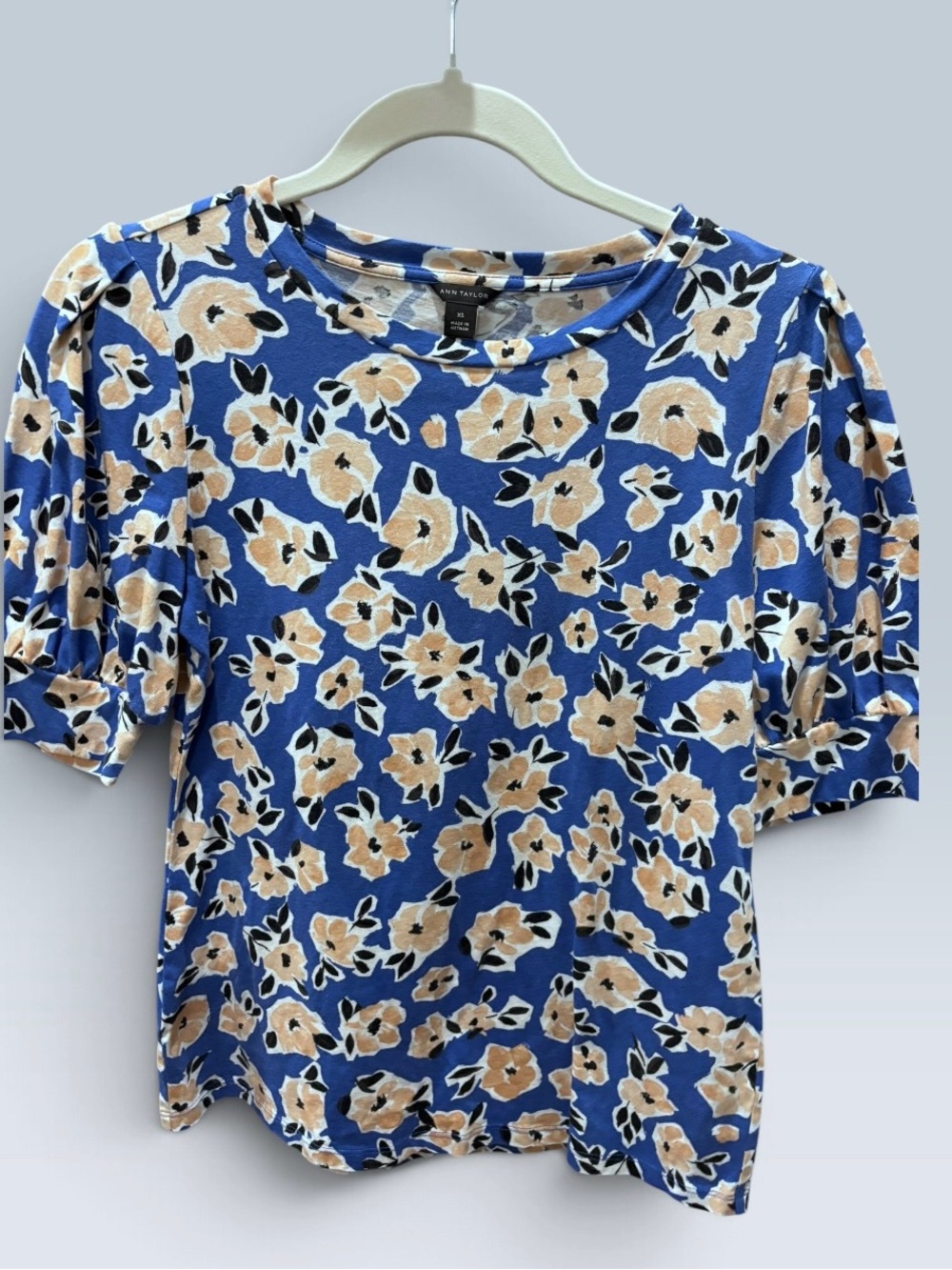 Ann Taylor Blue Floral Puff-Sleeve Top